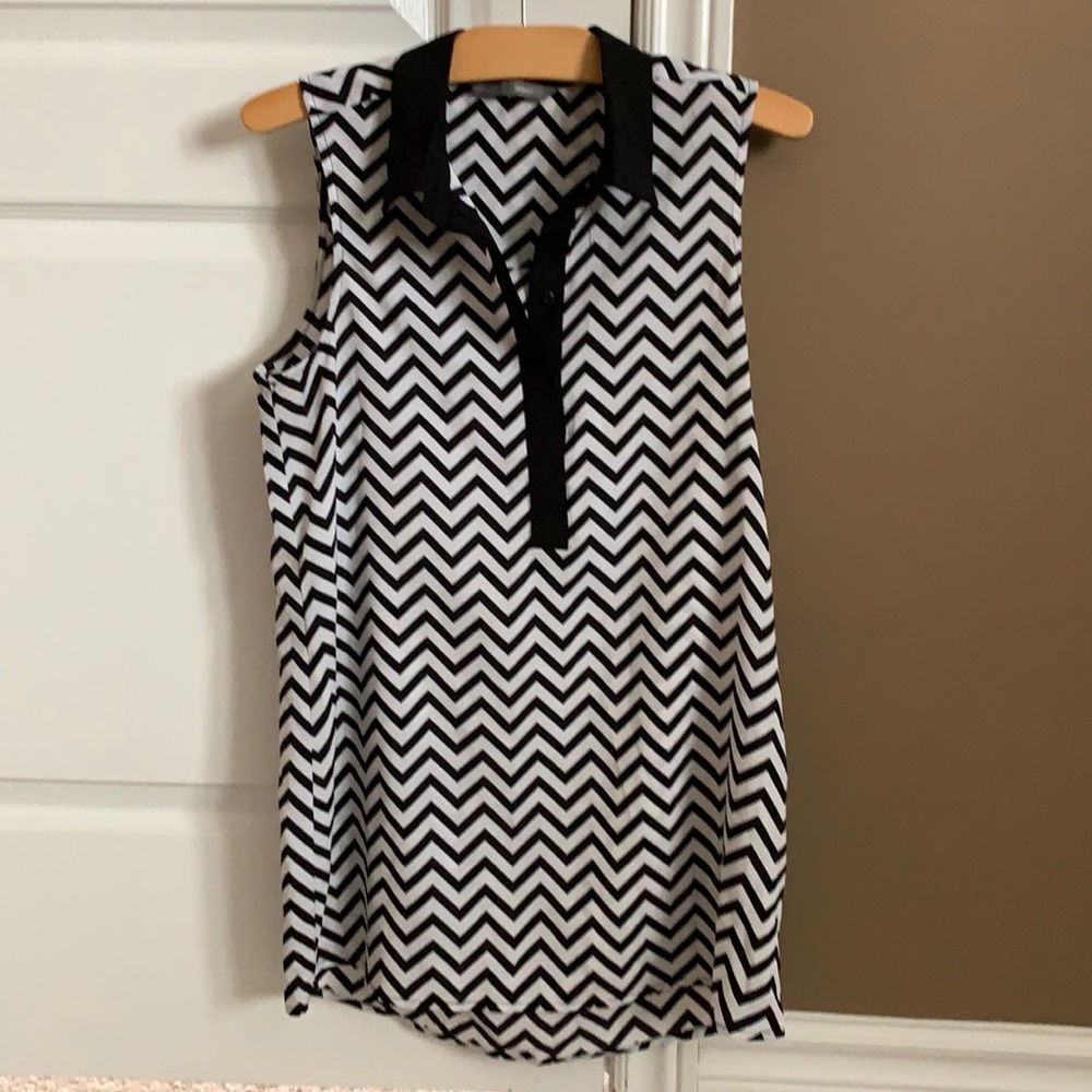 Patterned Sleeveless Blouse